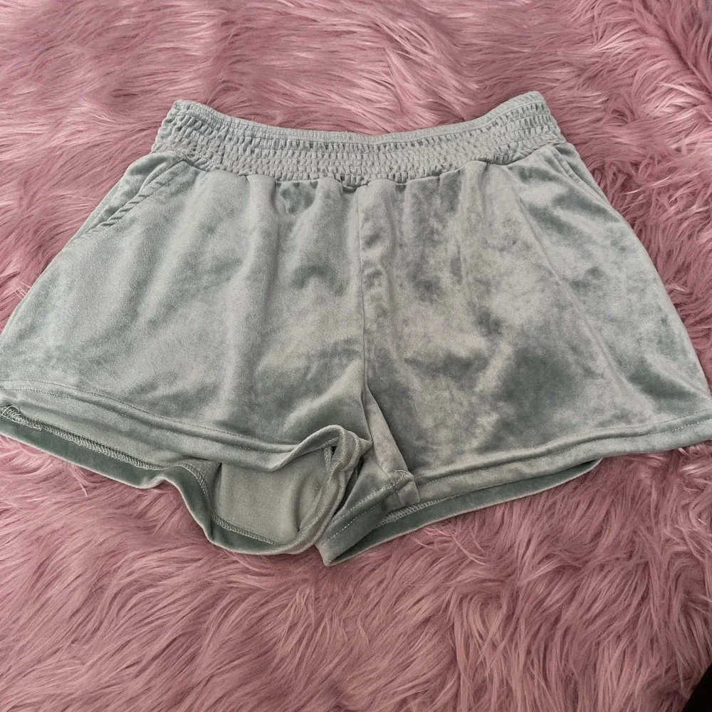 Alya Velour Shorts & True Lace Bralette - Picture 3 of 14